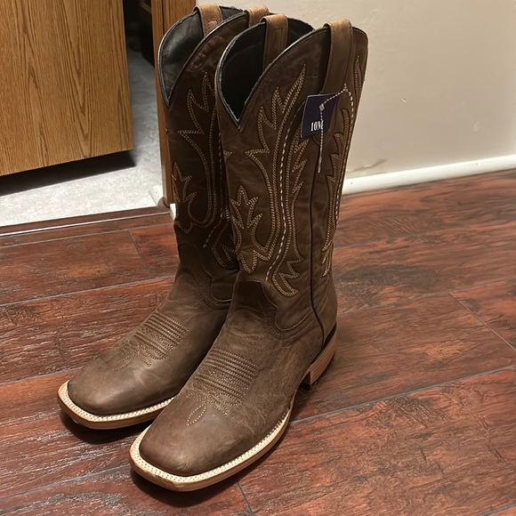 Shoes - NWT size 10 women’s cow girl boots